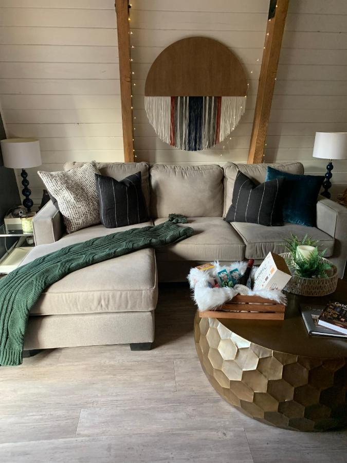 Maison Solange-Red Barn Farmhouse Style- Moonridge Big Bear City Eksteriør billede